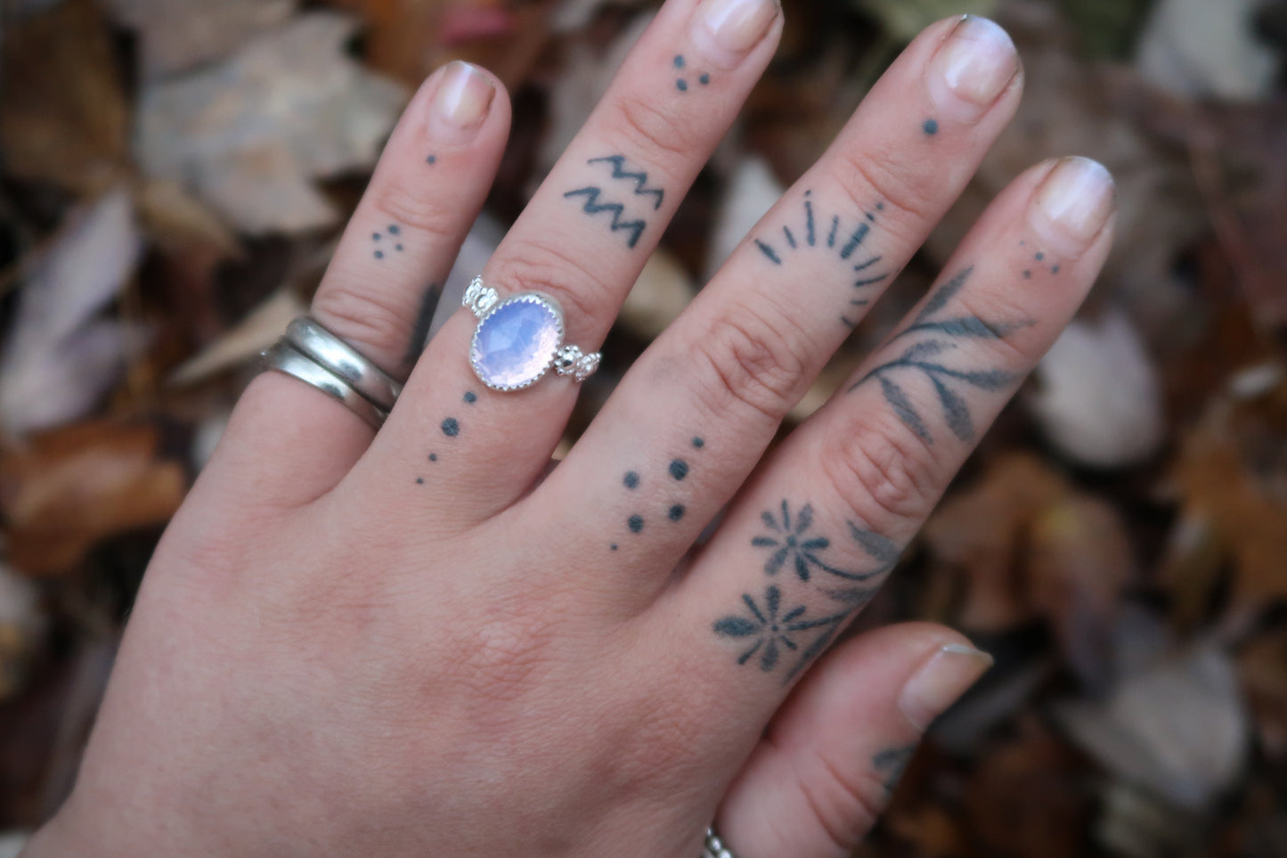 Lavender quartz with daisy band size 5
