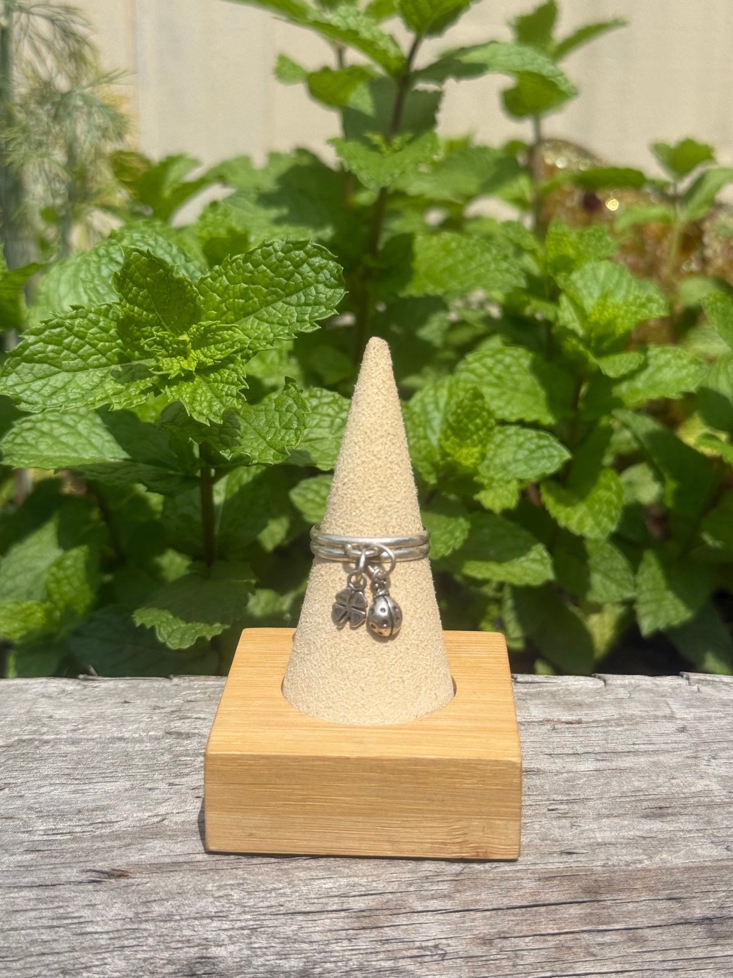 Lady bug & 4 leaf clover charm ring size 9