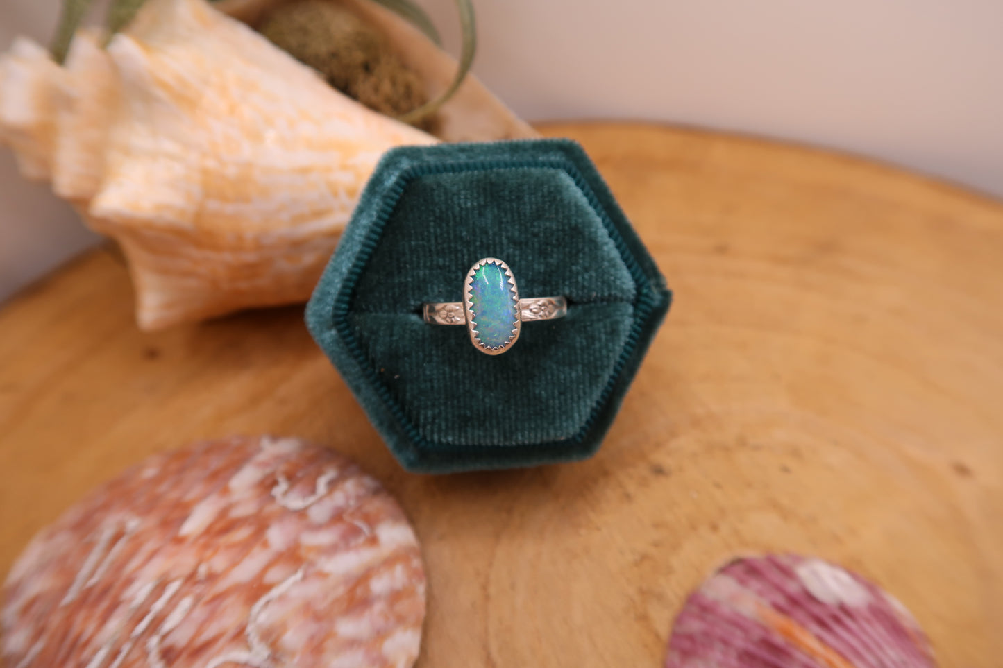 Coober pedy opal with flower band size 6.75