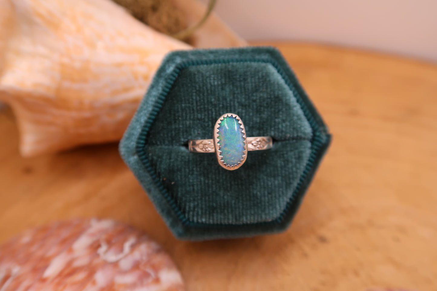 Coober pedy opal with flower band size 6.75