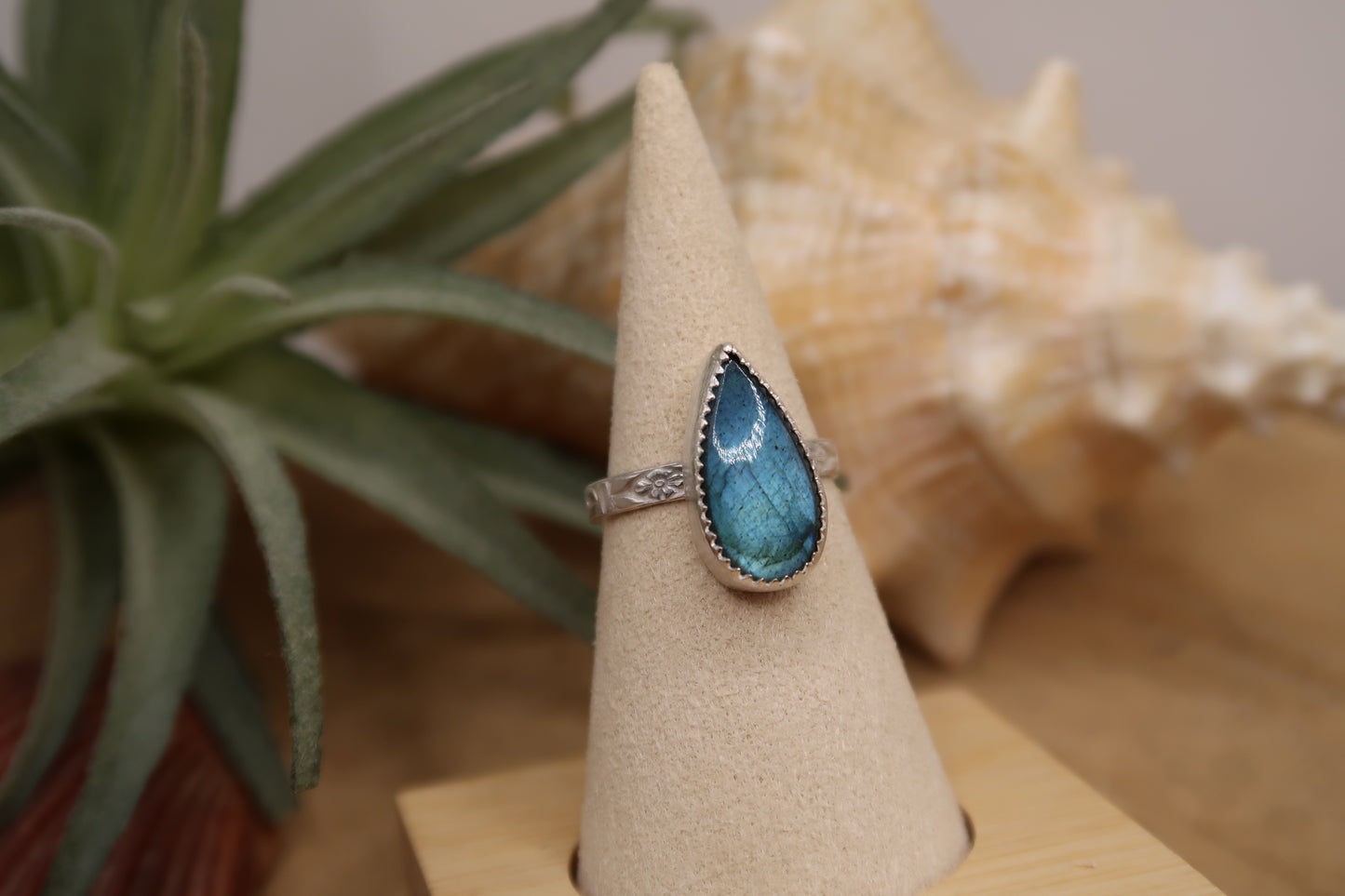 Labradorite on skinny flower band size 6.5