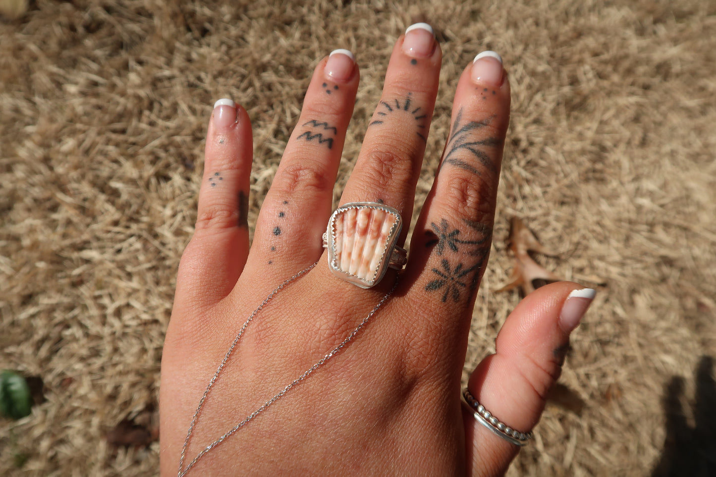 Shell with floral band size 8.5