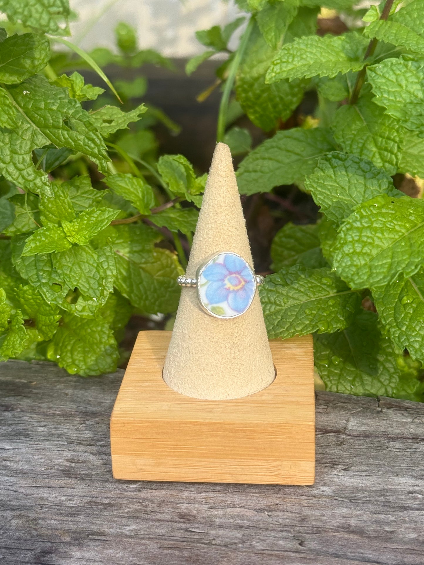 Ceramic flower ring size 8