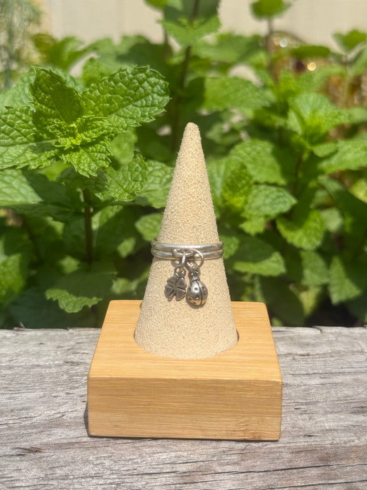 Lady bug & 4 leaf clover charm ring size 9