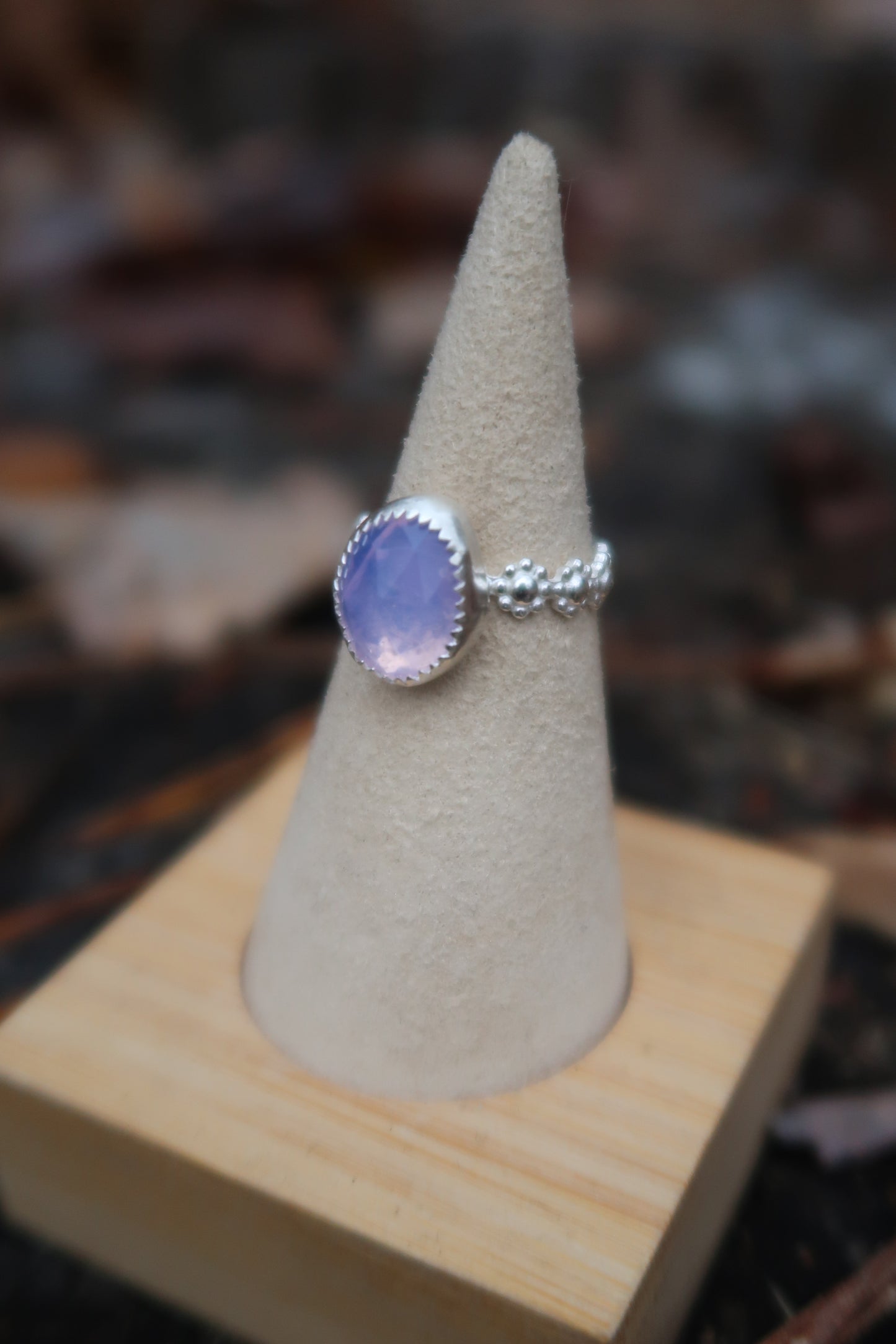 Lavender quartz with daisy band size 5