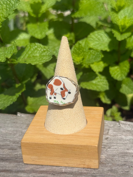 Ceramic cow ring size 8