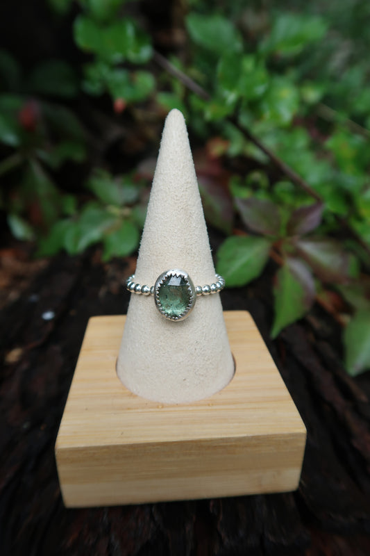Emerald kyanite with beaded band size 10