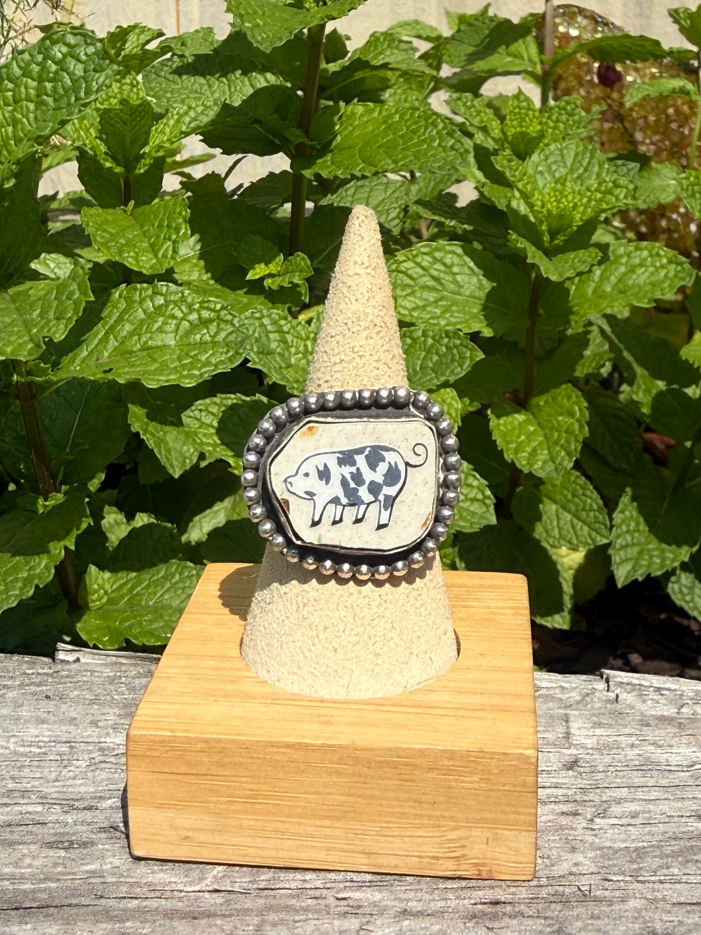 Oreo piggy ceramic ring size 9