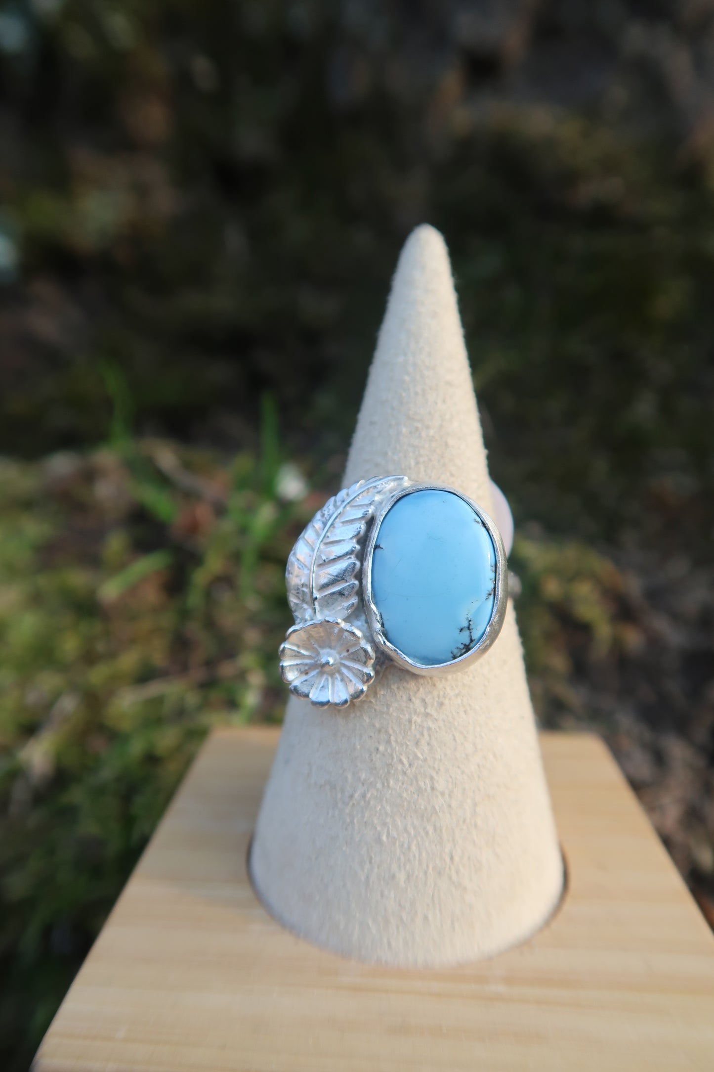 Golden hills with flower and leaf casting size 8