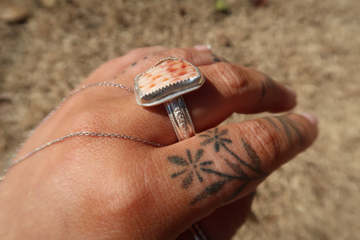 Shell with floral band size 8.5