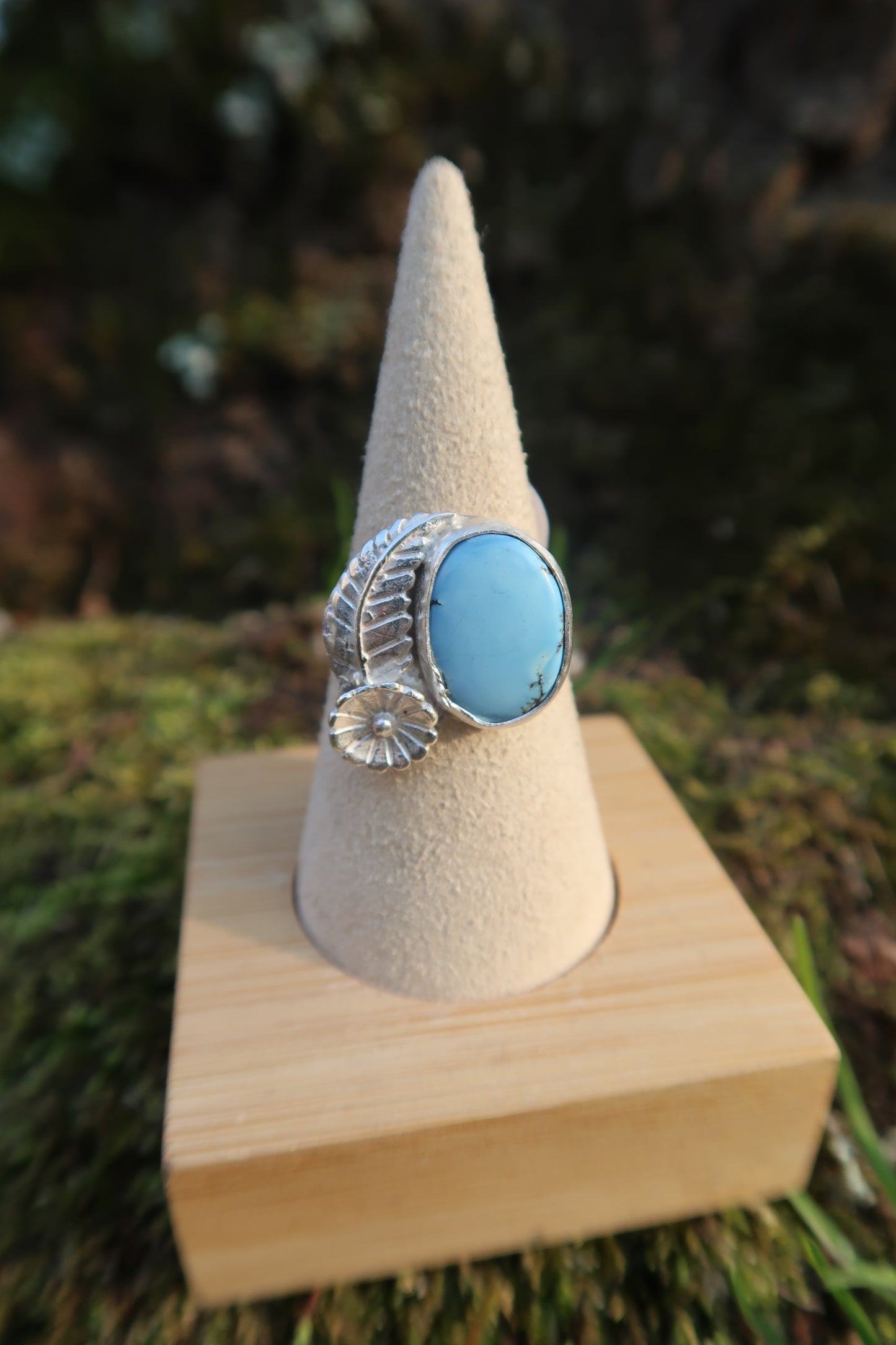 Golden hills with flower and leaf casting size 8