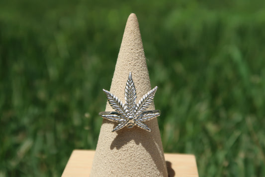 Cannabis leaf ring- Made in your size!