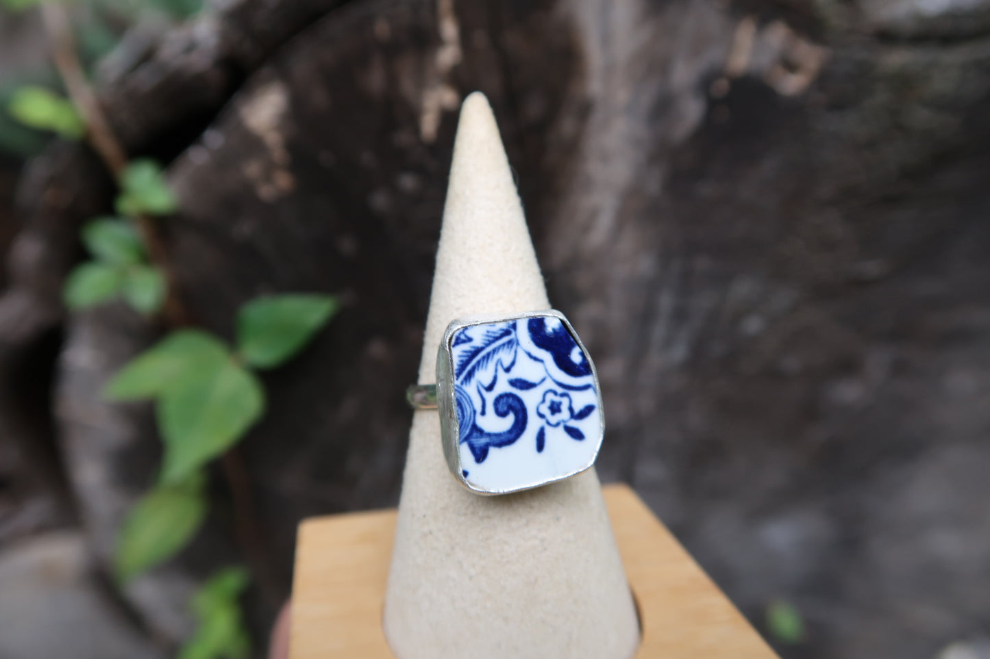 “Ivory” ceramic ring size 8