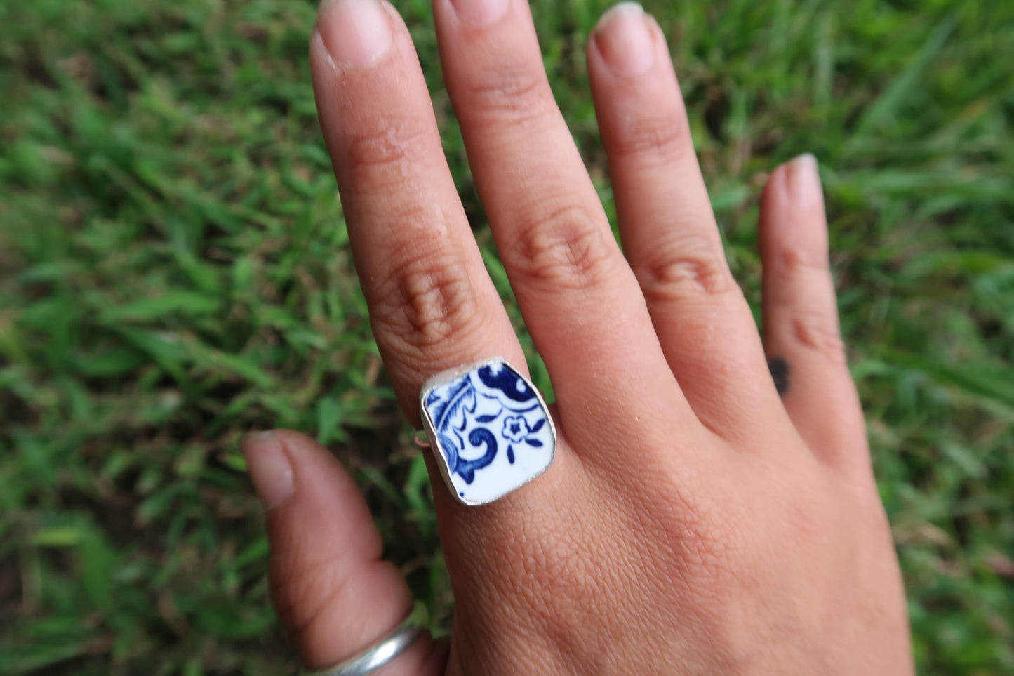 “Ivory” ceramic ring size 8