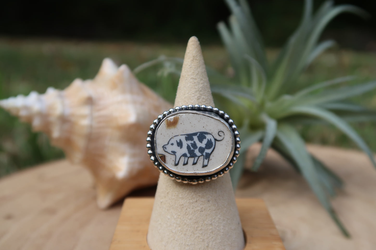 “Oreo” pig ring size 7