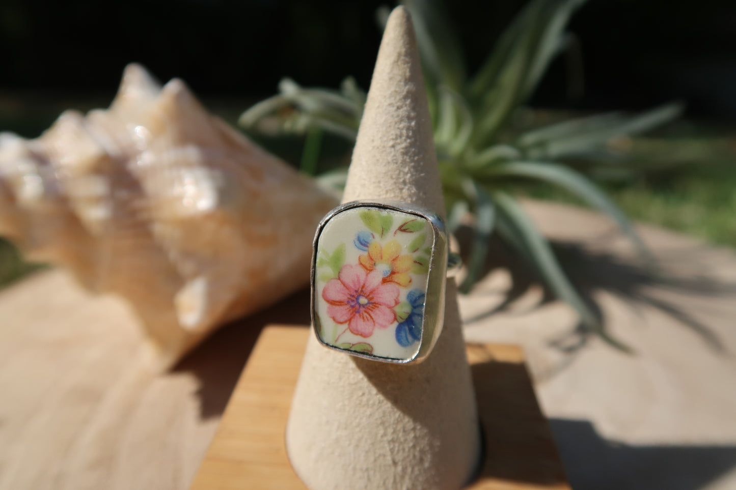 “Cosmo” floral ceramic ring size 8