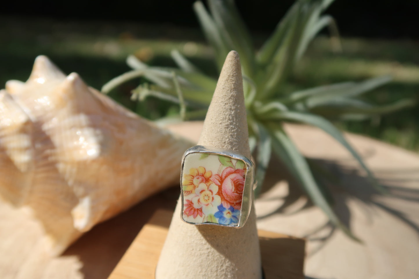 “In loving company” floral ceramic ring size 7