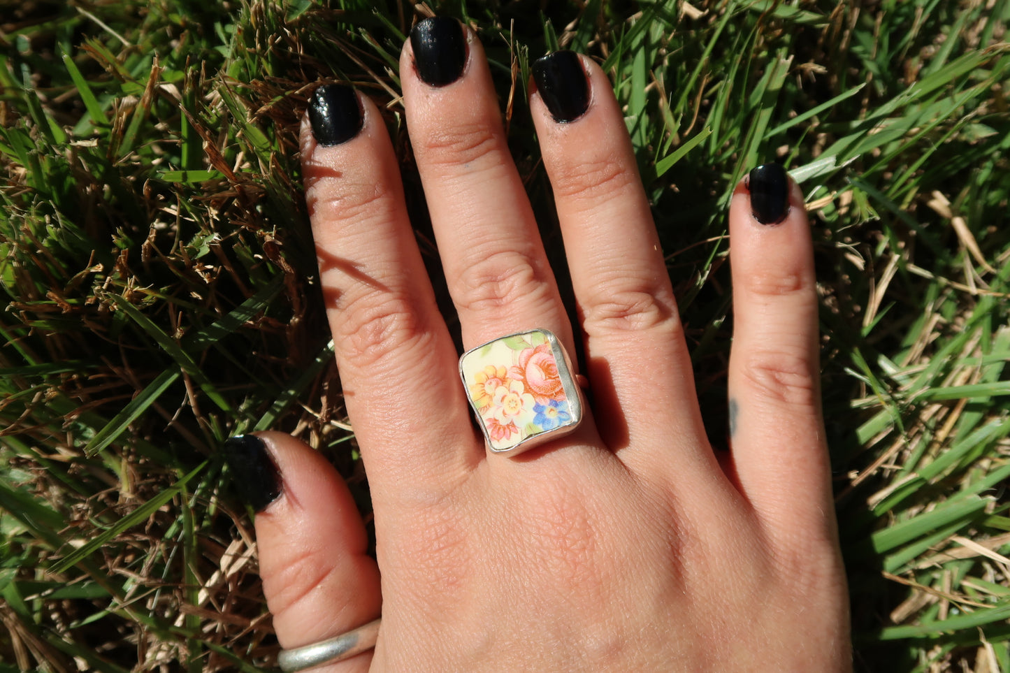 “In loving company” floral ceramic ring size 7