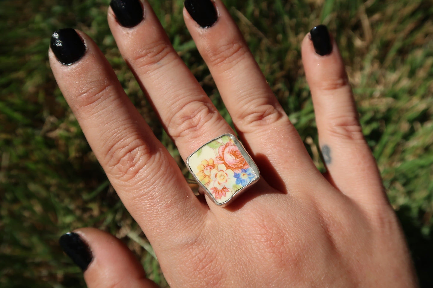 “In loving company” floral ceramic ring size 7